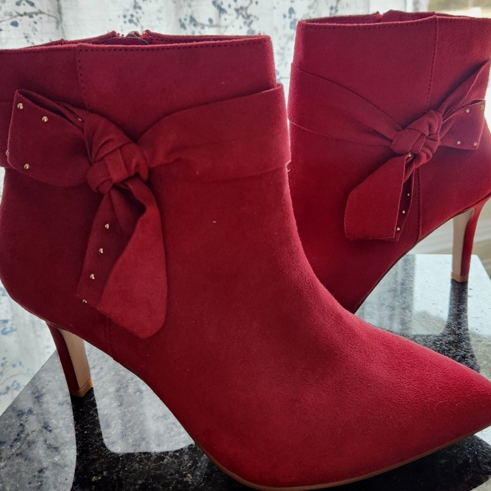 Torrid Women's Red  Faux Suede Pointed Toe High Heels Zip Ankle Bootie Size 8.5